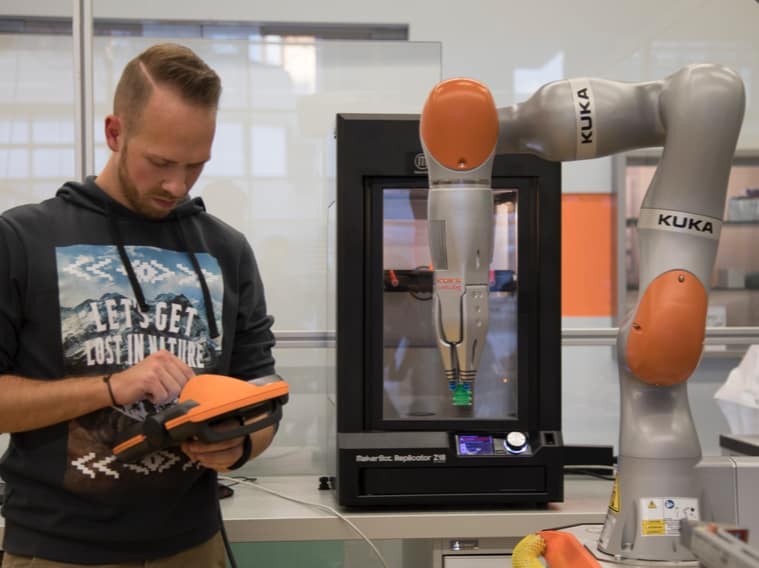 Here’s how 3D printing makes the robots that make everything else