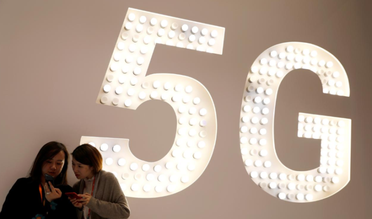 U.S. House technology panel heads seeks delay in 5G spectrum auction