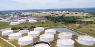 Oil falls to 7-week low on surprise US storage build, Middle East hopes