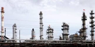 Oil ends slightly firmer after US crude stock draw, firmer dollar