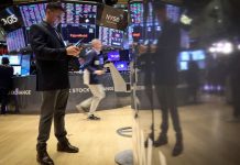 Dow closes up to make it seven in a row, as jobs data boosts rate-cut hopes