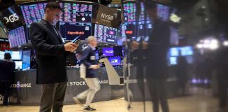 Dow closes up to make it seven in a row, as jobs data boosts rate-cut hopes