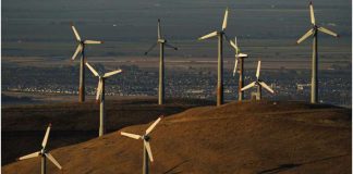 US energy panel approves rule to expand transmission of renewable power