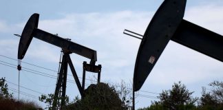 Oil prices rise 1%, on pace for monthly gain as Israel-Lebanon tensions simmer