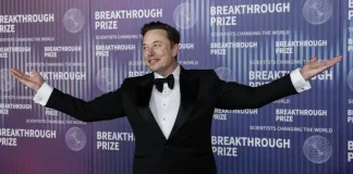 Tesla, opponents of Musk’s pay package clash over resolving compensation lawsuit