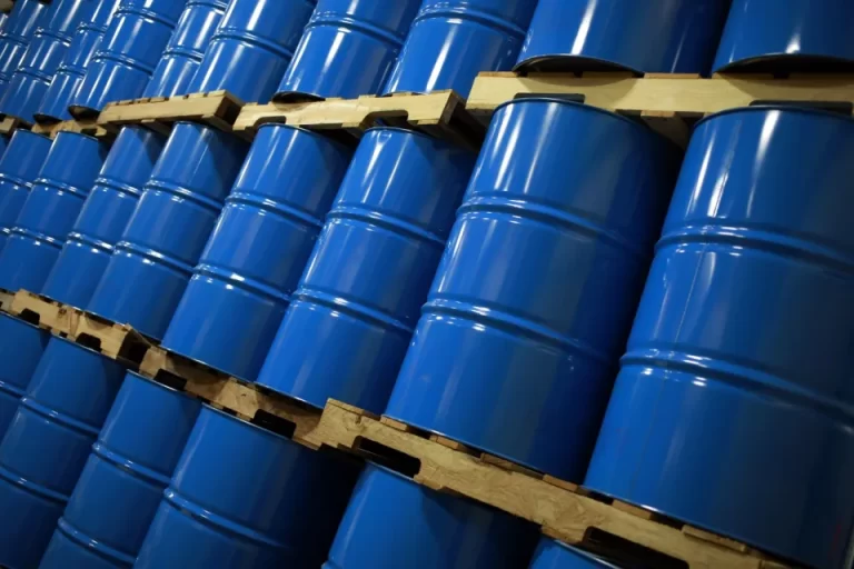 Global Oil Market Faces a Million-Barrel Glut Next Year, the IEA Says