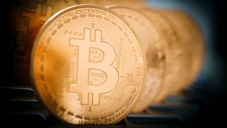 Bitcoin rises to a new record as investors absorb growing Ukraine-Russia tensions