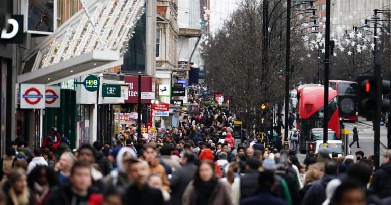 Shoppers ring up £3.4bn Christmas debt time-bomb