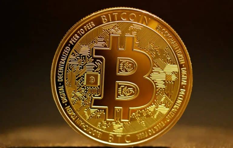 Bitcoin Drops to $92,000 as Long-Term Holders Keep Taking Profit