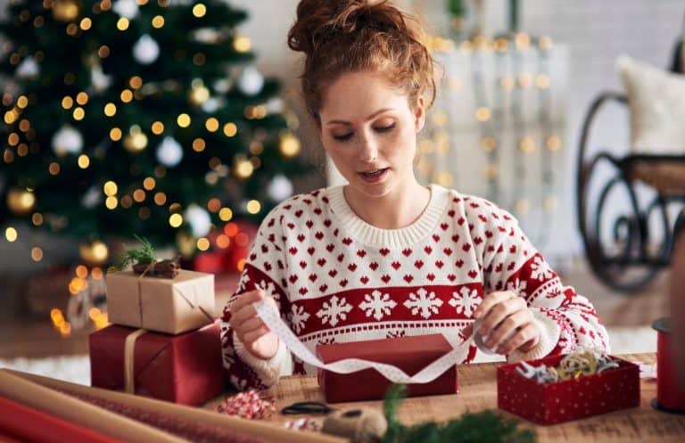 Smart holiday spending: Tips for budget-conscious gift shopping