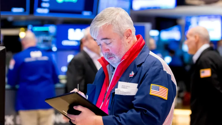 S&P 500 posts modest gain, notching third straight winning session