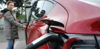 Tesla battery maker sees shares jump on Hong Kong debut