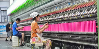 China’s manufacturing activity contracts amid trade tensions