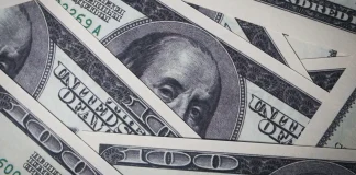 Dollar lingers near 3-1/2-year low as traders bet on U.S. rate cuts