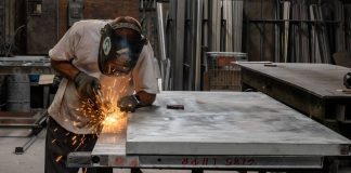 US Job Growth Is Seen Moderating on Shifting Trade Policy