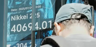 Asian shares are mixed as investors focus on US trade talks with China