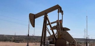 Oil Extends Drop as Traders Doubt Trump Threat to Russia Supply