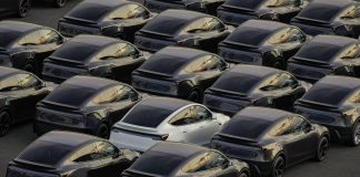 Tesla Disbands Dojo Supercomputer Team in Blow to AI Effort