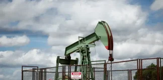 Oil edges lower as market ponders potential Russia-Ukraine peace talks