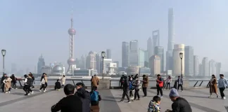 Bubble Risks Grow as China’s Stock Bull Run Defies Economy Angst