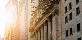 Stocks Settle Higher on Solid Earnings and Hopes for a Ukraine Peace Deal