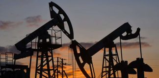 Oil prices little changed as industry report points to slowing US demand