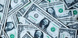 Dollar Sinks as Fed Rate Cut Expectations Increase