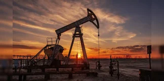 Oil maintains gains ahead of Trump-Putin summit