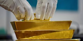 Long bond yields rise, gold hits record on fiscal concerns