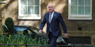 New Zealand to allow some wealthy foreign investors onto property market