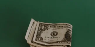 Why Income Investors Look to Comcast Corporation (CMCSA) When Choosing Dividend Paying Stocks