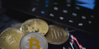 Cryptocurrencies Sink as $1.5 Billion in Bullish Bets Wiped Out