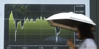 Japan Stocks Rise as 15% Trump Tariff Deal Sealed Brings Relief