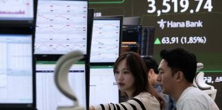 Asian shares track Wall St’s rise as tech shares advance and investors shrug off the US shutdown