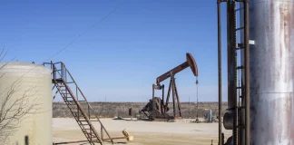 Oil Declines With Focus on Ukraine Peace Talks and OPEC+ Meeting