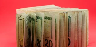 Baird Lowers Oracle (ORCL) Price Target to $315, Keeps Outperform Rating