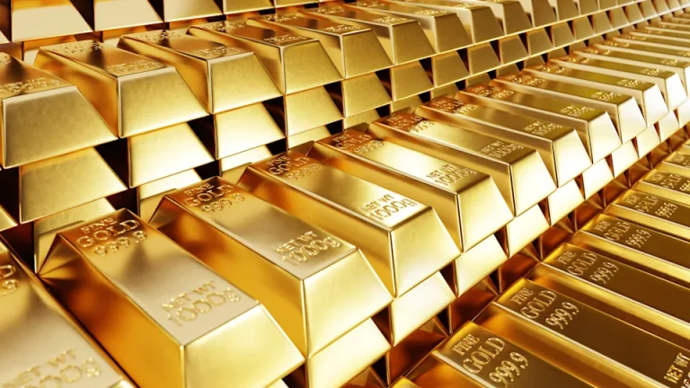Gold clinches fourth straight monthly gain, closes in on record high as markets solidify rate cut bets
