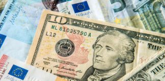 Dollar Falls on Expectations of Easier Fed Policy