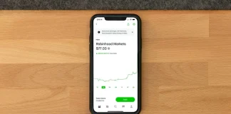 Robinhood Stock Was Red Hot in 2025. Should You Keep Buying Shares in 2026?
