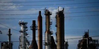 Oil Climbs as Traders Weigh Renewed Iran Concerns, Cold Weather