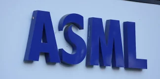 ASML Soars to Record High After Blowout Bookings and Job Cuts