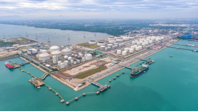AI Loses Its Shine as Money Rotates Back Into Big Oil