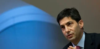 The White House says it wants a strong US dollar. Investors are still keeping their distance.