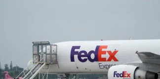 Ray-Ban, FedEx Customers Seek Refunds on Passed-On Tariffs