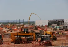 Oracle beats Q3 expectations, raises 2027 revenue outlook sending stock higher