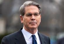 Trump Hints at War’s End as Hormuz Standoff Chokes Oil Flows