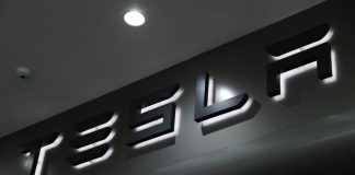 Tesla registers its AI-driven voice assistant in Shanghai