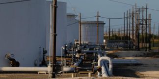 Oil Falls After Iran Says It Received Sign US Will End Blockade