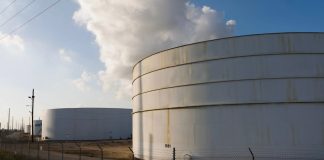 Oil Extends Gain as Peace Negotiations Between US and Iran Stall