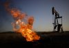 Oil Climbs as US Weighs Iran Proposal With Hormuz Still Shut